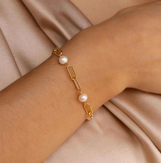Sophisticated Pearl Chain Bracelet